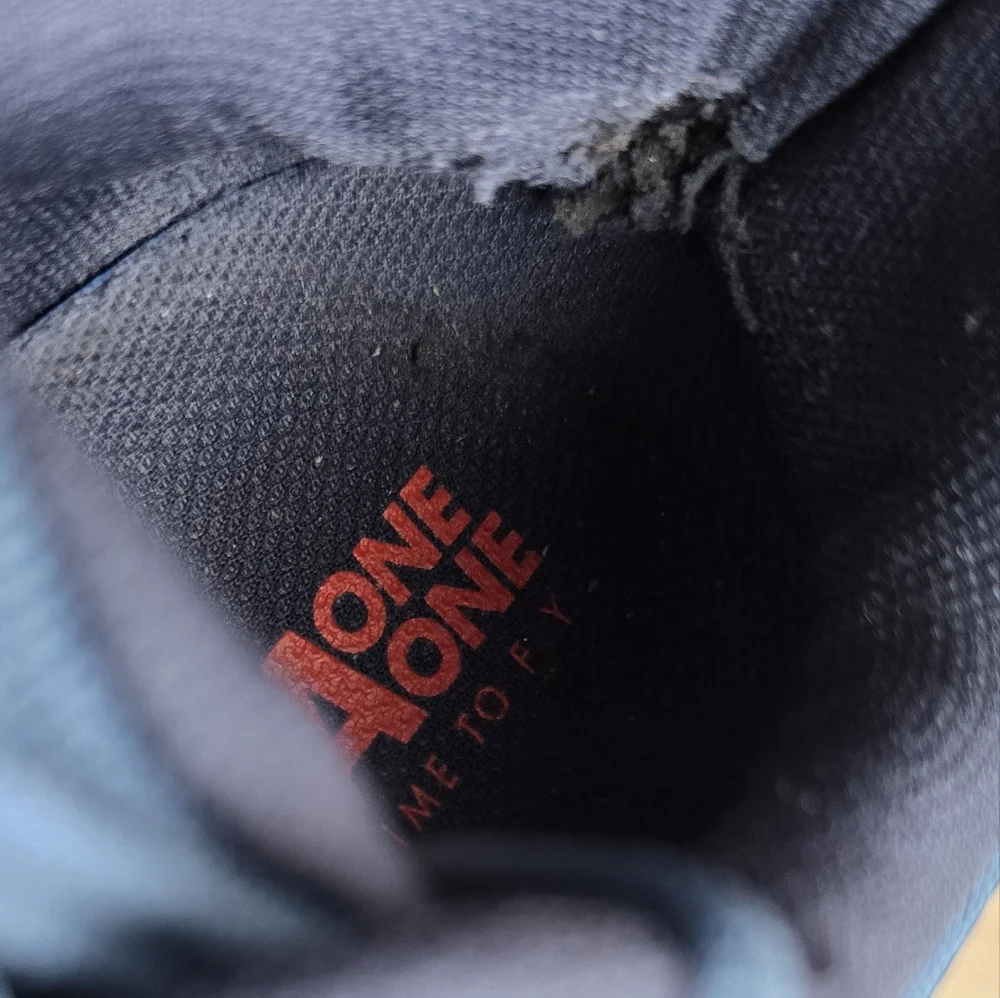 Hoka One One excellent defect